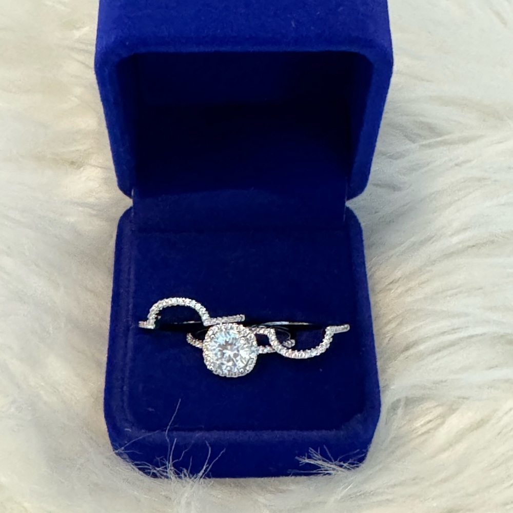 New Arrivals! Beautiful 3Pc Zicon Wedding Rings - Picture 3 of 4